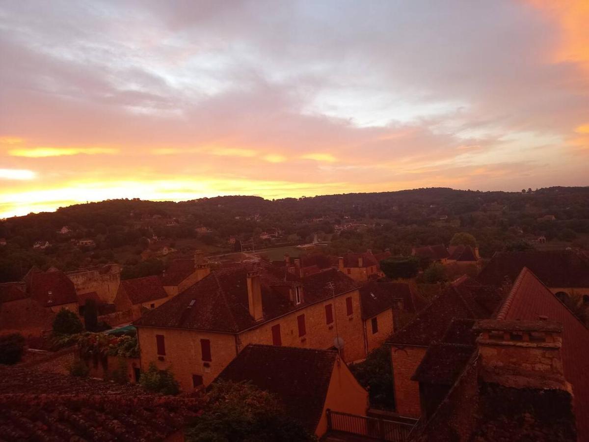 Ferienhaus Maison De La Ruelle Au Coeur De La Bastide De Domme Avec Cour Terrasse
