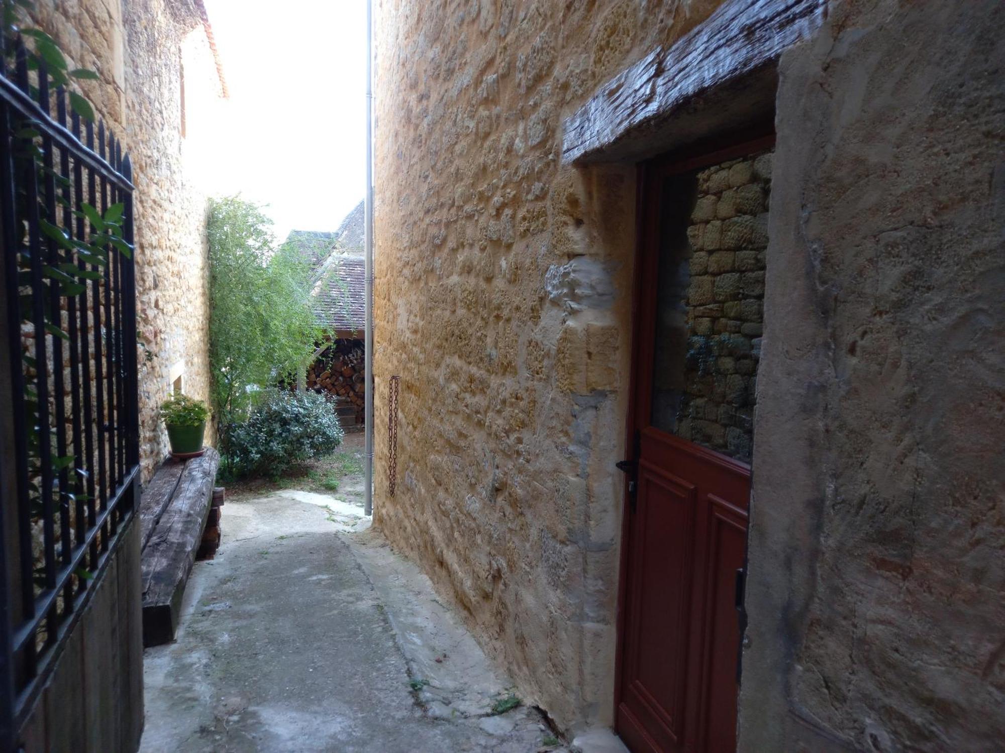 Holiday home Maison De La Ruelle Au Coeur De La Bastide De Domme Avec Cour Terrasse